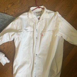 White Levi’s shirt